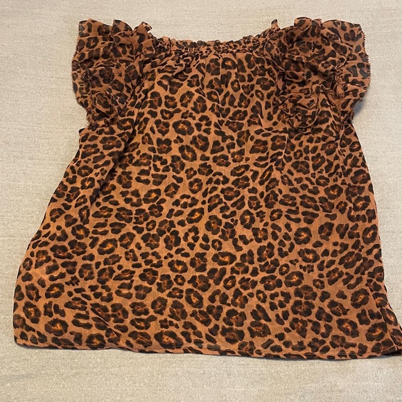 Leopard Print Ruffle Sleeve Top - Picture 2 of 3